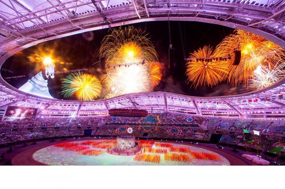 I fuochi d&#39;artificio sull&#39;Ashgabat Olympic Stadium